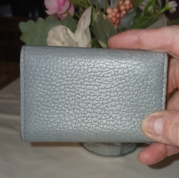 Gucci Gray Leather Tri-Fold Wallet Keyholder. - Picture 2 of 8